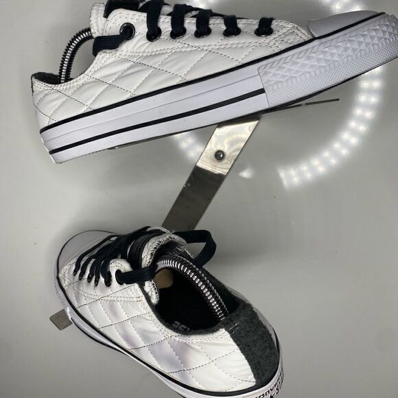 Converse White Shoes Quilted Low Top Unisex Sz Women 6 Men 8 149552C EUC - Picture 2 of 6